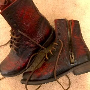 Red crocodile moto boots
